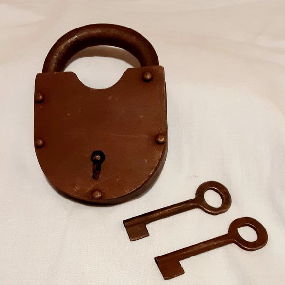 Large Metal Padlock/ Lock, Antique Finish Rustic w/ 2 Keys Really Works - Picture 1 of 7